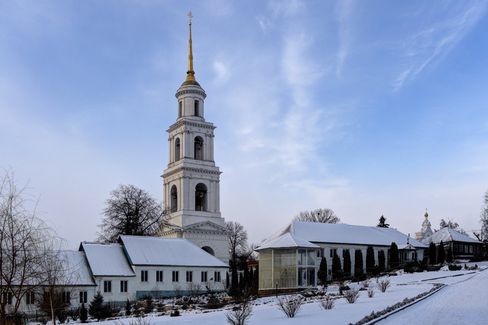 Колокольня (<a href="https://pikabu.ru/story/eletskiy_znamenskiy_monastyir_11939499?u=https%3A%2F%2Fcommons.wikimedia.org%2Fwiki%2FFile%3AYelets._Znamensky_Monastery._Bell_tower_P1040953_2200.jpg&t=%D0%BF%D0%BE%D0%BB%D0%BD%D0%BE%D1%80%D0%B0%D0%B7%D0%BC%D0%B5%D1%80&h=f913e58f5d60f0e398d739e305a9e6c1e1ecc822" title="https://commons.wikimedia.org/wiki/File:Yelets._Znamensky_Monastery._Bell_tower_P1040953_2200.jpg" target="_blank" rel="nofollow noopener">полноразмер</a>)