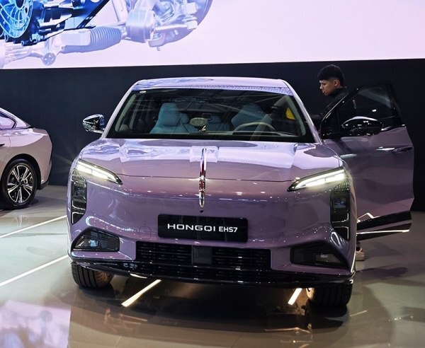 FAW Hongqi EHS7 Pre-Sale Kicks Off at Paris Motor Show - Crossposting, Pikabu publish bot, Faw, Hongqi, Telegram (link)