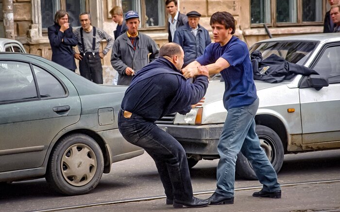 Водитель и пешеход после драки взыскали в суде друг с друга деньги. Кто оказался в профите?