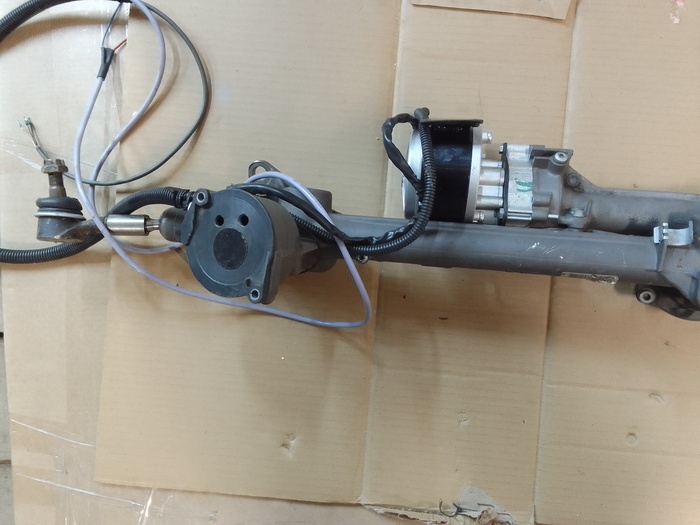 На два отверстия где стоит энкодер не обращаем внимания, была попытка сначала поставить обычные многооборотные резисторы, что-бы отслеживать угол поворота.