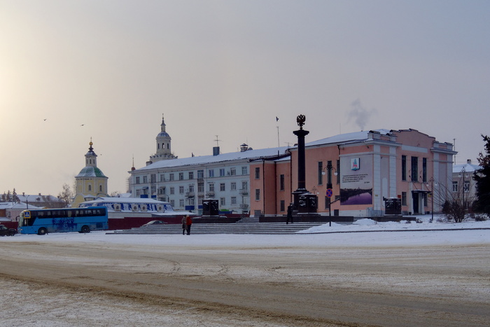 Красная площадь (<a href="https://pikabu.ru/story/elets_11940622?u=https%3A%2F%2Fcommons.wikimedia.org%2Fwiki%2FFile%3AYelets._Red_Square_P1040995_2200.jpg&t=%D0%BF%D0%BE%D0%BB%D0%BD%D0%BE%D1%80%D0%B0%D0%B7%D0%BC%D0%B5%D1%80&h=cbd83b058994003b7ae63382936a2cf462abcd53" title="https://commons.wikimedia.org/wiki/File:Yelets._Red_Square_P1040995_2200.jpg" target="_blank" rel="nofollow noopener">полноразмер</a>)