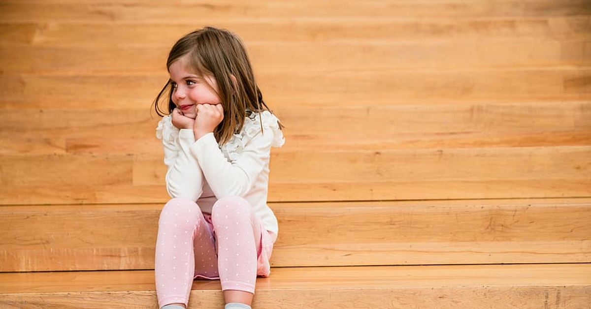 Смешные способы перестать стесняться. Как перестать стесняться с девочками. Застенчивый ребенок. Как перестать стесняться. Статусы про стеснения.