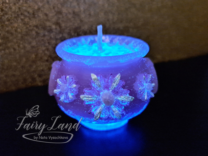 А этот котелок получил название "Свет Вечерней Звезды Эарендил". Кто знаком с творчеством Толкина, тот в курсе :) Но некоторым он напоминает зимний котелок со снежинками. Мне кажется, оба варианта хороши))