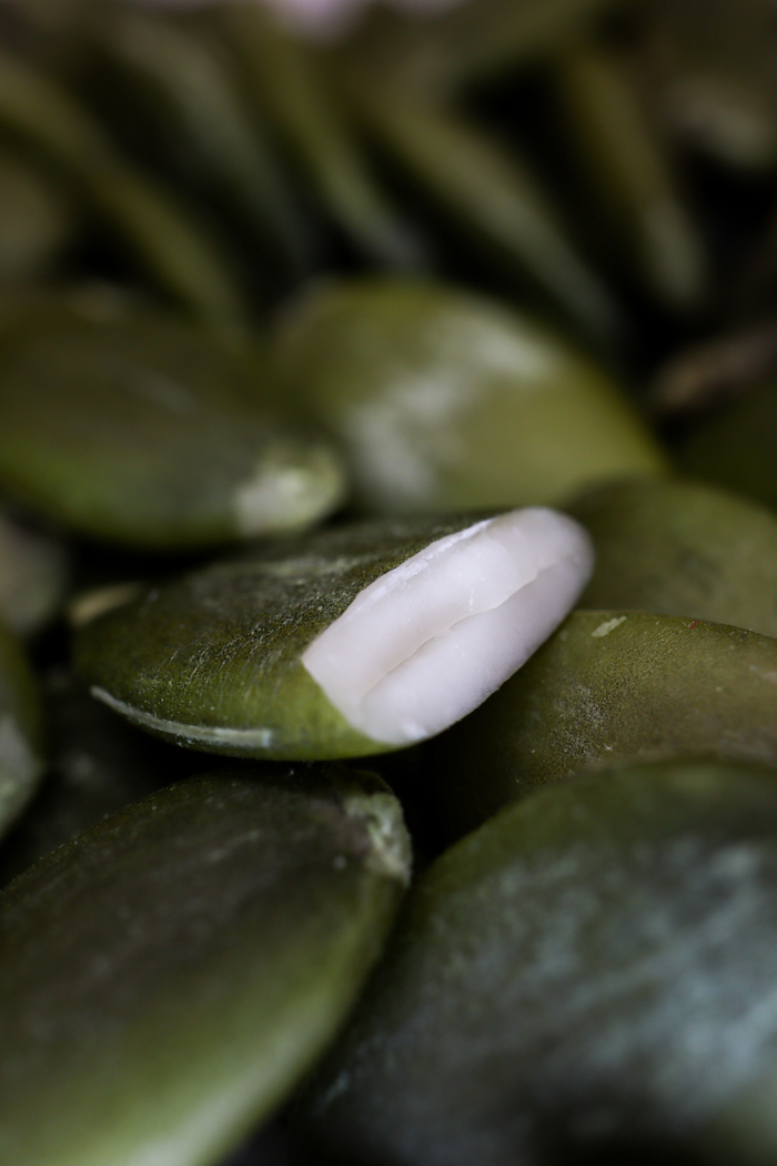 На сломе похож на миндаль