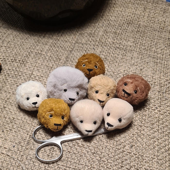 Это головы мишек, которые будут ростом 8,5см, весом около 26г.