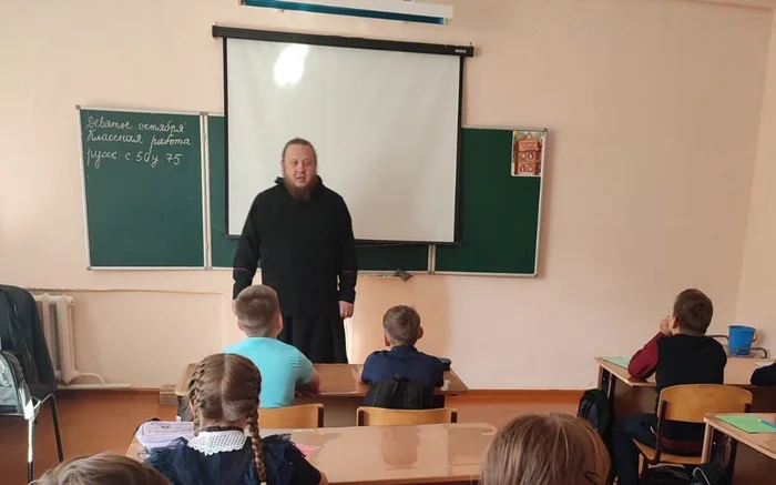 A priest gave moral lessons at school - Russia, Orthodoxy, Religion, Church, ROC, Christianity, State, School, elementary School, Education, Priests, Longpost