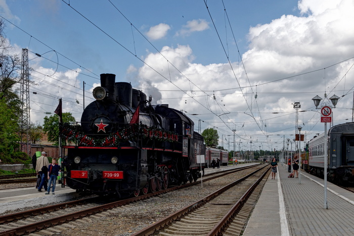 https://commons.wikimedia.org/wiki/File:ER_739-99_steam_locomotive_at_the_station_Taganrog-II_DSC016... Паровоз Эр 739-99 на станции