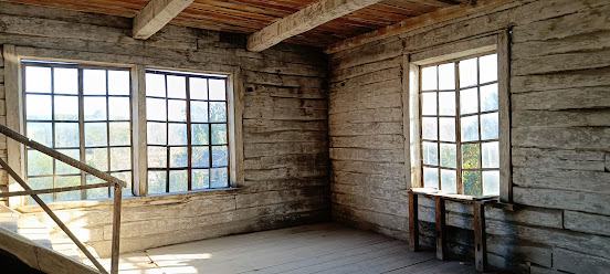 Уютные светлые просторные помещения, кто угадает на каком этаже это фото?