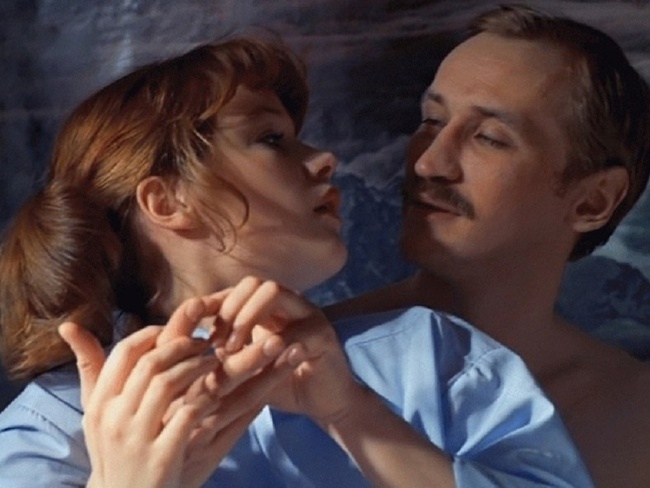 На оргию вроде не тянет...