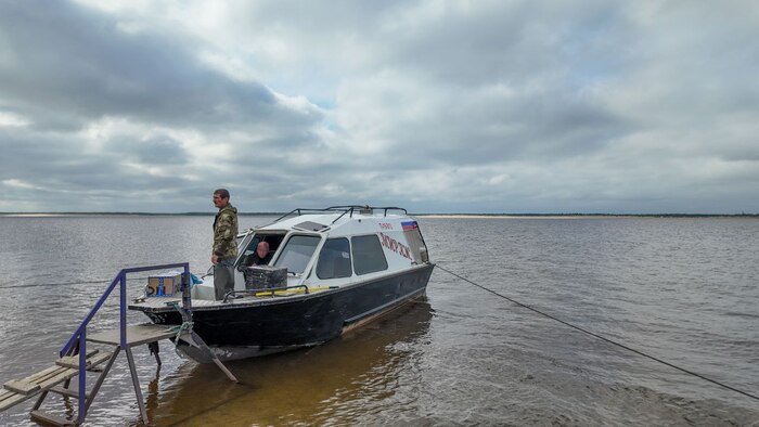 На этом катере предстоит идти 4 часа