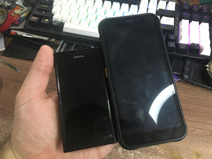  : N9     2011 ,     R570E      ~2023.     R570E       Nokia,   .