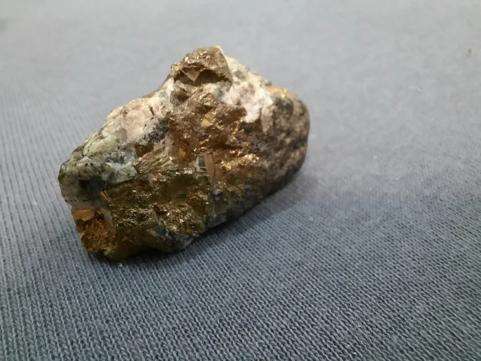 I ask for help in identifying a mineral/stone - My, A rock, Minerals, Longpost