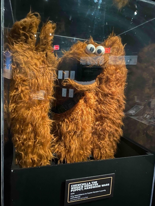 «Звёздные войны» стали огромным хитом, когда состоялась их премьера в 1977 году, и было выпущено несколько пародий, в том числе «Аппаратные войны». (фото: Д. Дэй)