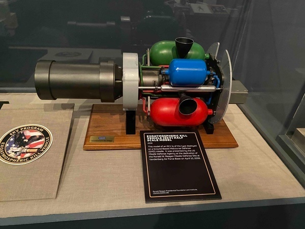 После того как Рейган объявил о программе СОИ в марте 1983 года, премьер-министр Великобритании Маргарет Тэтчер публично поддержала эту программу отчасти для того, чтобы сохранить доступ к американским технологиям. (фото: Д. Дэй)