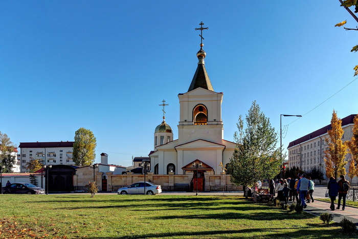 Храм Михаила Архангела (<a href="https://pikabu.ru/story/groznyiy_11957668?u=https%3A%2F%2Fcommons.wikimedia.org%2Fwiki%2FFile%3AGrozny._Church_of_Archangel_Michael_PB040119_2200.jpg&t=%D0%BF%D0%BE%D0%BB%D0%BD%D0%BE%D1%80%D0%B0%D0%B7%D0%BC%D0%B5%D1%80&h=533a1ca4ea7da7fb6a8cffd5caa8ec95b3515c02" title="https://commons.wikimedia.org/wiki/File:Grozny._Church_of_Archangel_Michael_PB040119_2200.jpg" target="_blank" rel="nofollow noopener">полноразмер</a>)