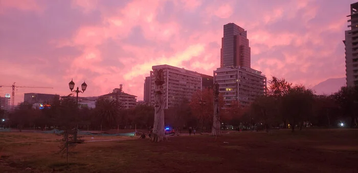 Pink sunset over the park. Santiago. Chile - My, Bike trip, Solo travel, A bike, Travels, South America, Chile, Santiago, Bike ride, Cyclist, Andes, The park, Longpost