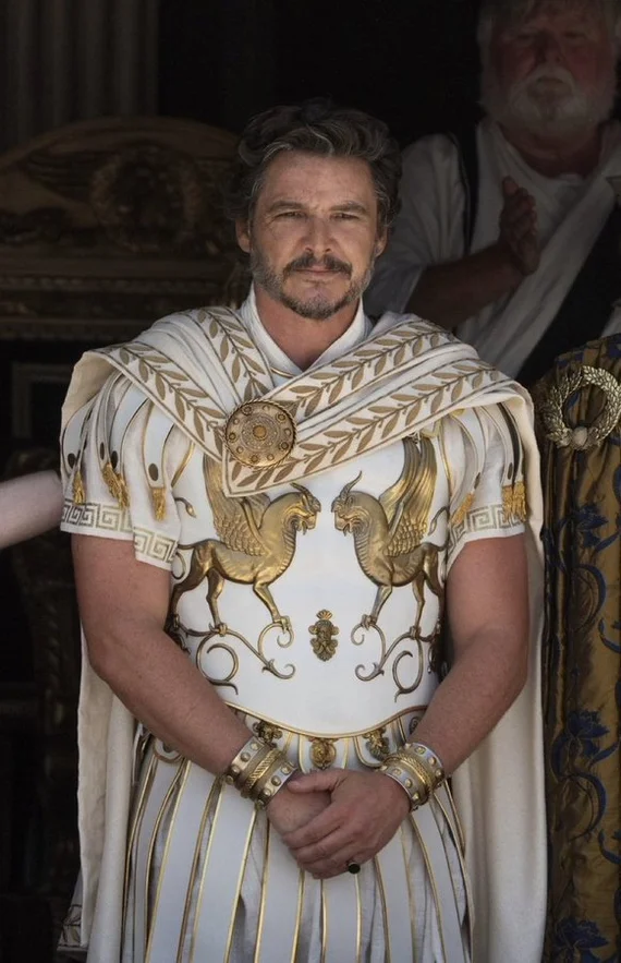 In the movie Gladiator 2, Pedro Pascal wears a black and blue suit! - Humor, Memes, VKontakte (link), Movies, Pedro Pascal, Gladiator, The dress, What color is the dress