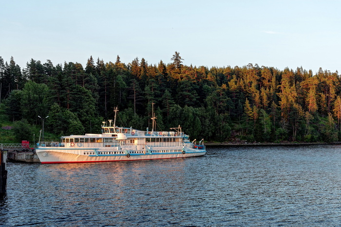 Теплоход "Северный Афон" (тип ОМ) (<a href="https://pikabu.ru/story/valaam_11961409?u=https%3A%2F%2Fcommons.wikimedia.org%2Fwiki%2FFile%3ALake_Ladoga._Valaam._Type_OM_ship_P7160068_2200.jpg&t=%D0%BF%D0%BE%D0%BB%D0%BD%D0%BE%D1%80%D0%B0%D0%B7%D0%BC%D0%B5%D1%80&h=87159bc2181c7ceca90ac740660a9f56342539d7" title="https://commons.wikimedia.org/wiki/File:Lake_Ladoga._Valaam._Type_OM_ship_P7160068_2200.jpg" target="_blank" rel="nofollow noopener">полноразмер</a>)