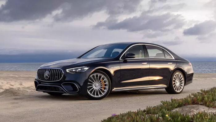 Прибыль Mercedes-Benz упала почти втрое из-за обвала продаж в Китае