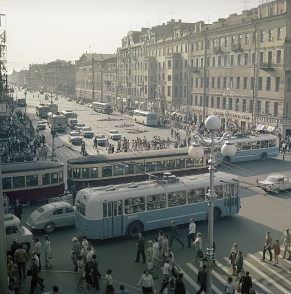 Невский проспект в Ленинграде, 1973 год - Невский проспект, Ленинград, Сделано в СССР, Детство в СССР, СССР, Ретро, 70-е, Telegram (ссылка)