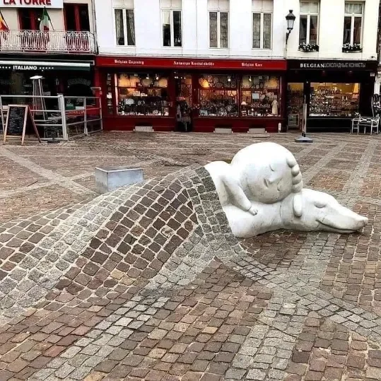 Monument to Nello and Patrasche in Antwerp - Sculpture, City walk, Street photography