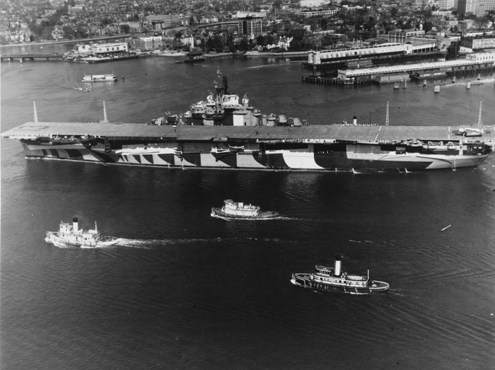 USS Franklin (CV-13)     ,  1944 