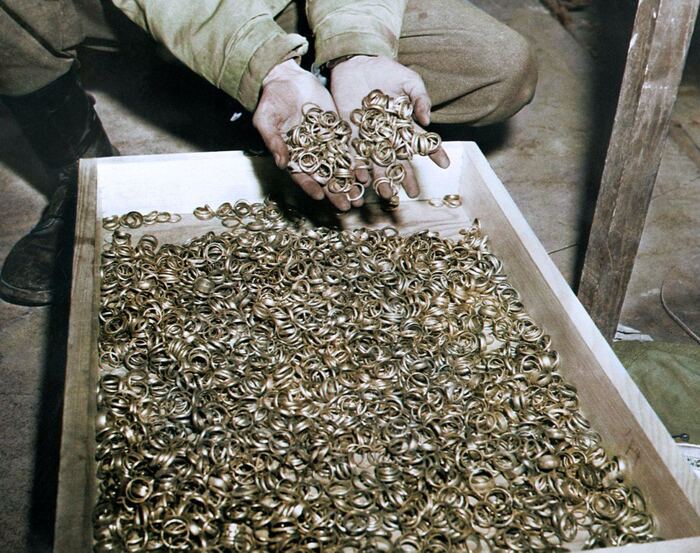 Wedding rings of Buchenwald prisoners discovered by soldiers, May 5, 1945 - The photo, Tragedy, Repeat, Buchenwald, The Second World War, Concentration camp inmates