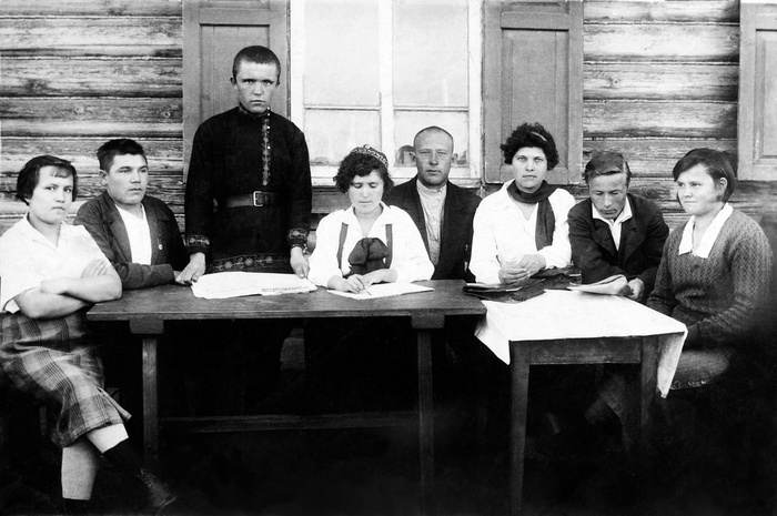 13 января 1942 - 31 декабря 1942 Прием в комсомол на бюро райкома ВЛКСМ