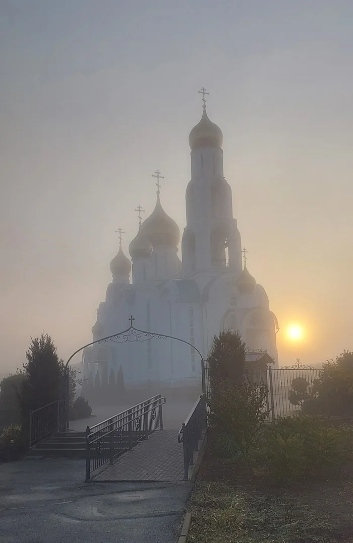 Туманное утро в Ростове - Моё, Фотография, Мобильная фотография, Туман, Храм, Ростов-на-Дону, Утро