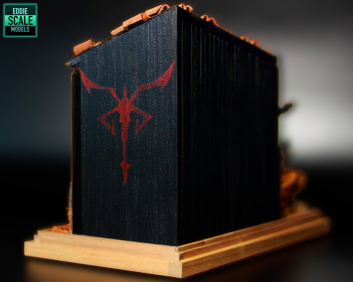 Авторская модель фигурки Леона Кеннеди Resedent Evil 4 Remake напечатанная на 3д принтере, а затем расписана, совместно с художницей миниатюристкой Алиной Арт, (голова и кисти рук) Сцена разработана и собрана мною.