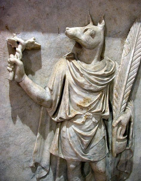 Исполнение похуже, но хотя бы пальмовый лист отковырять не смогли.