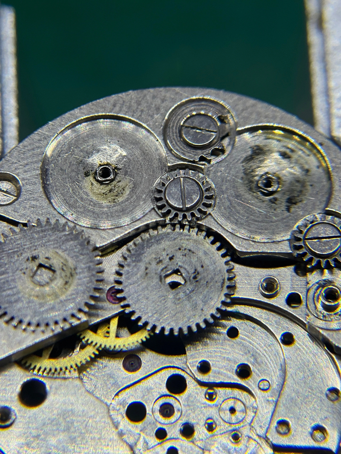 Снял колеса барабана, их тут два. Видны следы старой отработанной смазки + ремонт от предыдущих мастеров