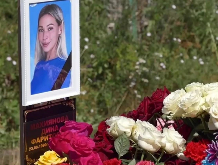 Памятник на могиле Дины Махияновой