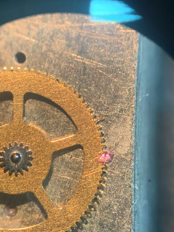 осколки налипли на передаточные колеса