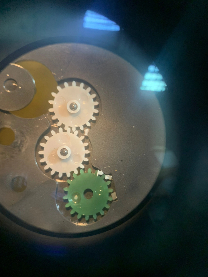 Сломанные зубья от быстрого переключения даты