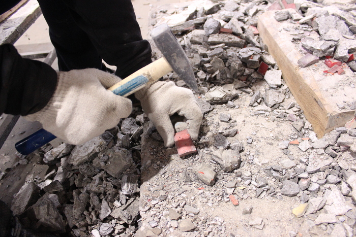 Очистка смальты от старого клеевого раствора