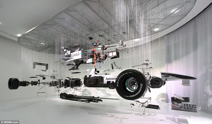  Mercedes MGP W01 2010  -1,  .     .
