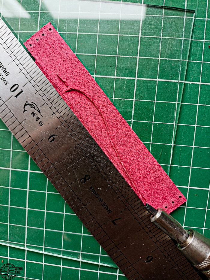 но прорезаю не шов, а обратную сторону