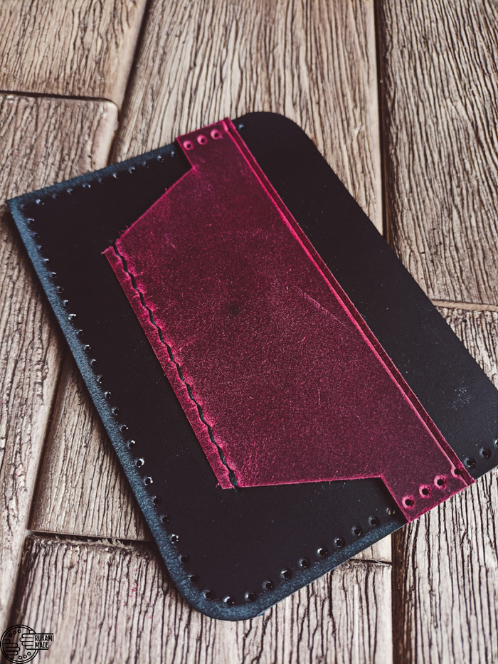 склеиваю внутренний карман и прошиваю