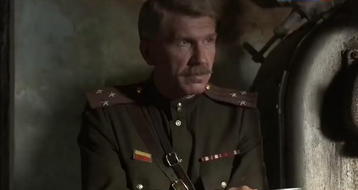 Сергей Баталов в роли полковника контрразведки СМЕРШ в художественном фильме Сергея Боброва «Приказано уничтожить! Операция: „Китайская шкатулка“». 2009-й год. На кителе видны нашивки за ранения.