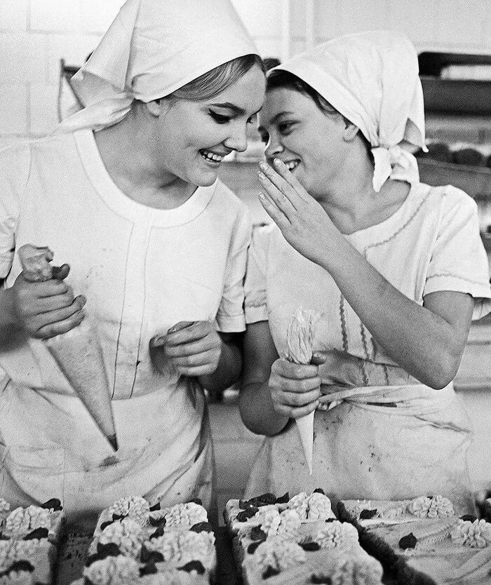 Soviet confectionery - the USSR, Made in USSR, Childhood in the USSR, Youth, Youth, Nostalgia, Girls, Work, Cake, The photo, Old photo, Telegram (link)