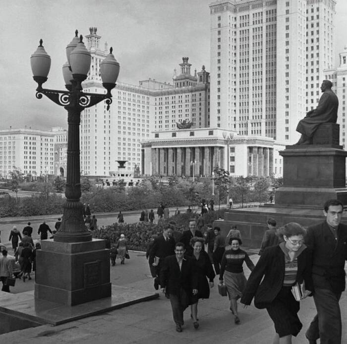 Студенты физического факультета МГУ, 1955 год - Фотография, Черно-белое фото, СССР, Москва, МГУ, Пленка, 1955