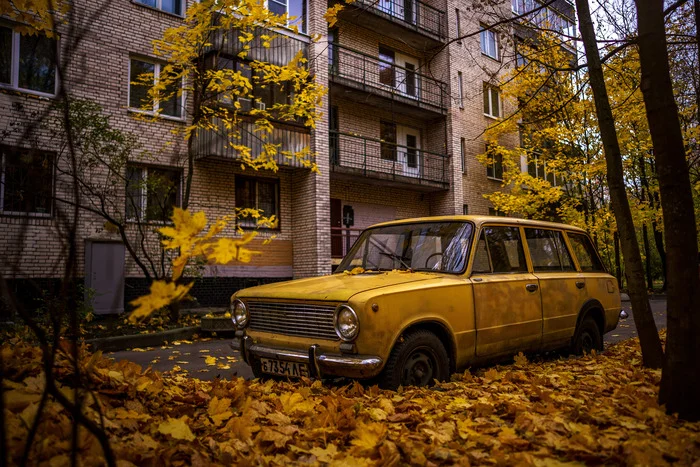 Осенний двор - Моё, Фотография, Вечер, Город, Санкт-Петербург, Машина, АвтоВАЗ, Осень, Ваз-2102