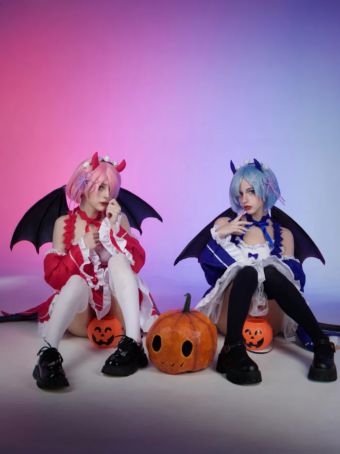 Halloween cosplay of the demon twins Ram and Rem - My, Ram (Re: Zero Kara), Rem (Re: Zero Kara), Re: Zero Kara, Cosplay, Anime, Cosplayers, Demoness, Demon, Gothic, Housemaid, Girls, Girl with Horns, Halloween, Halloween pumpkin, Halloween costume, Bat, Choker, Colorful hair