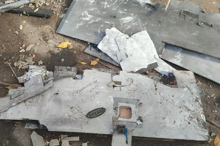 Berdyansk is Ukraine, or ruins (Berdyansk is Ukraine, or ruins) - written on a fragment of the drone of the Ukrainian Armed Forces that attacked Berdyansk - Politics, War, Russia and Ukraine, Special operation, Berdyansk, Drone, Telegram (link), Negative