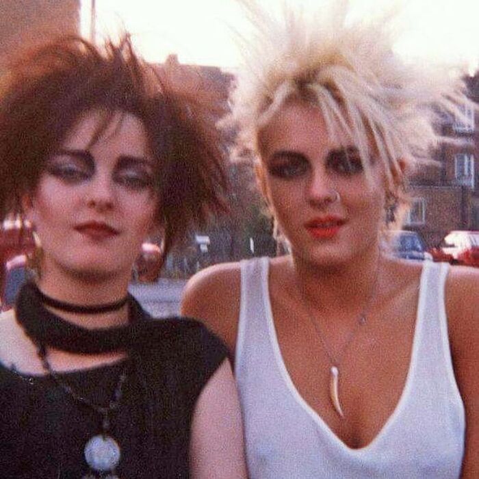 17 лет (справа)