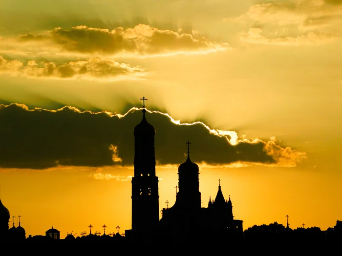 Cathedral of the Dormition of the Blessed Virgin Mary - My, I want criticism, Temple, Moscow, The photo, Sunset, Evening, The cathedral, Silhouette