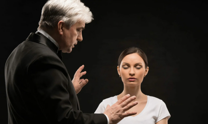 Многие, кто приходят на сеанс гипноза уже готовы к любым манипуляциям с ними