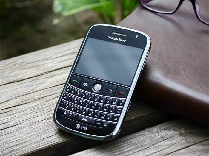 BlackBerry Bold 9000 -      