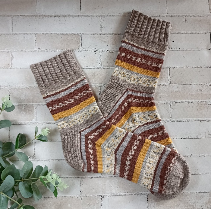 Как, оказывается, увлекательно вязать носки!И это после того, как я сказала, что никогда в жизни я их вязать не буду!Никогда не говори "Никогда.... "